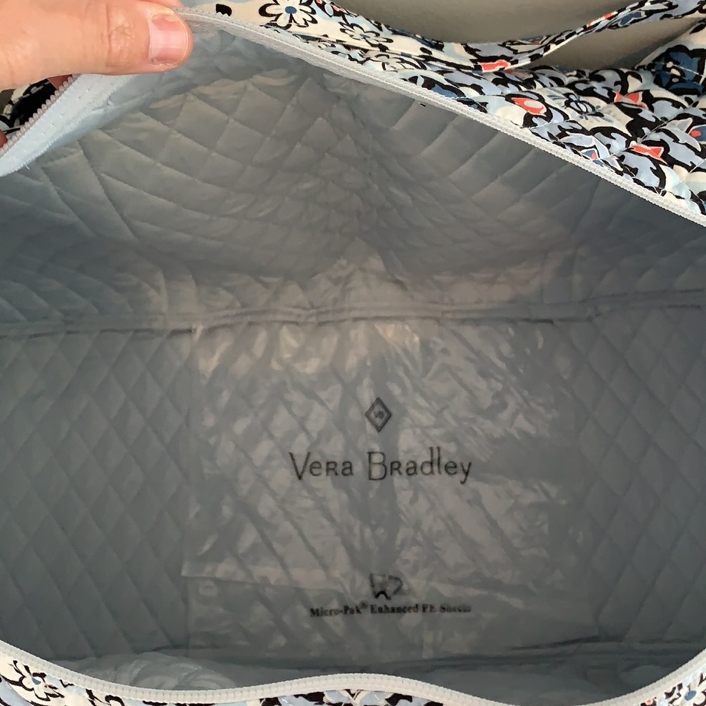 NWT Vera Bradley Large Duffel Lisbon medallion - Picture 6 of 7
